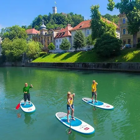 Hanna's With Free Parking *