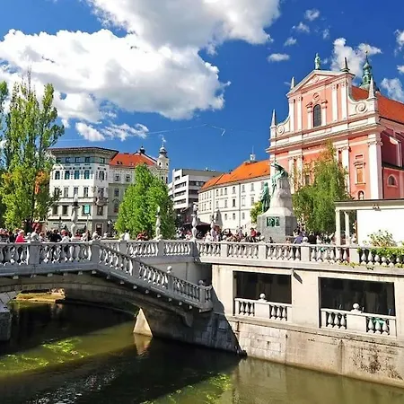 Hanna's With Free Parking 아파트 *