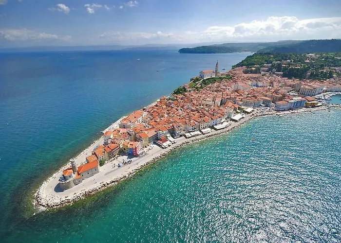 Hanna's With Free Parking