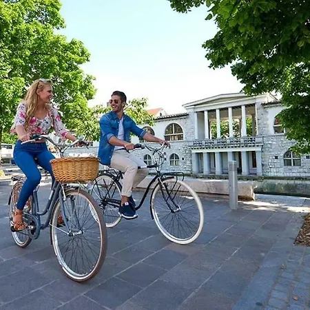 Hanna's With Free Parking Apartmán *