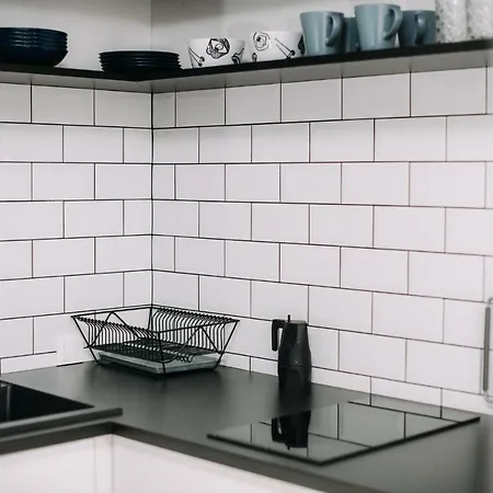 Hanna's With Free Parking