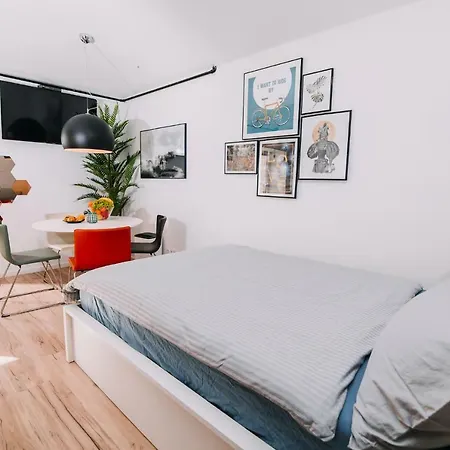 Hanna's With Free Parking Lublaň