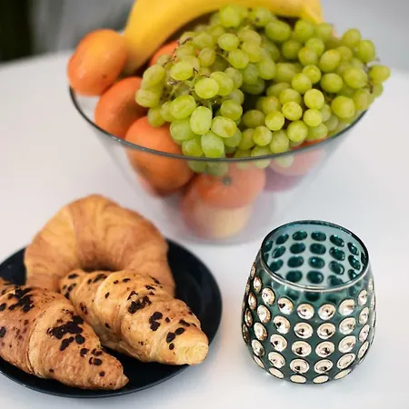 Hanna's With Free Parking Апартаменти